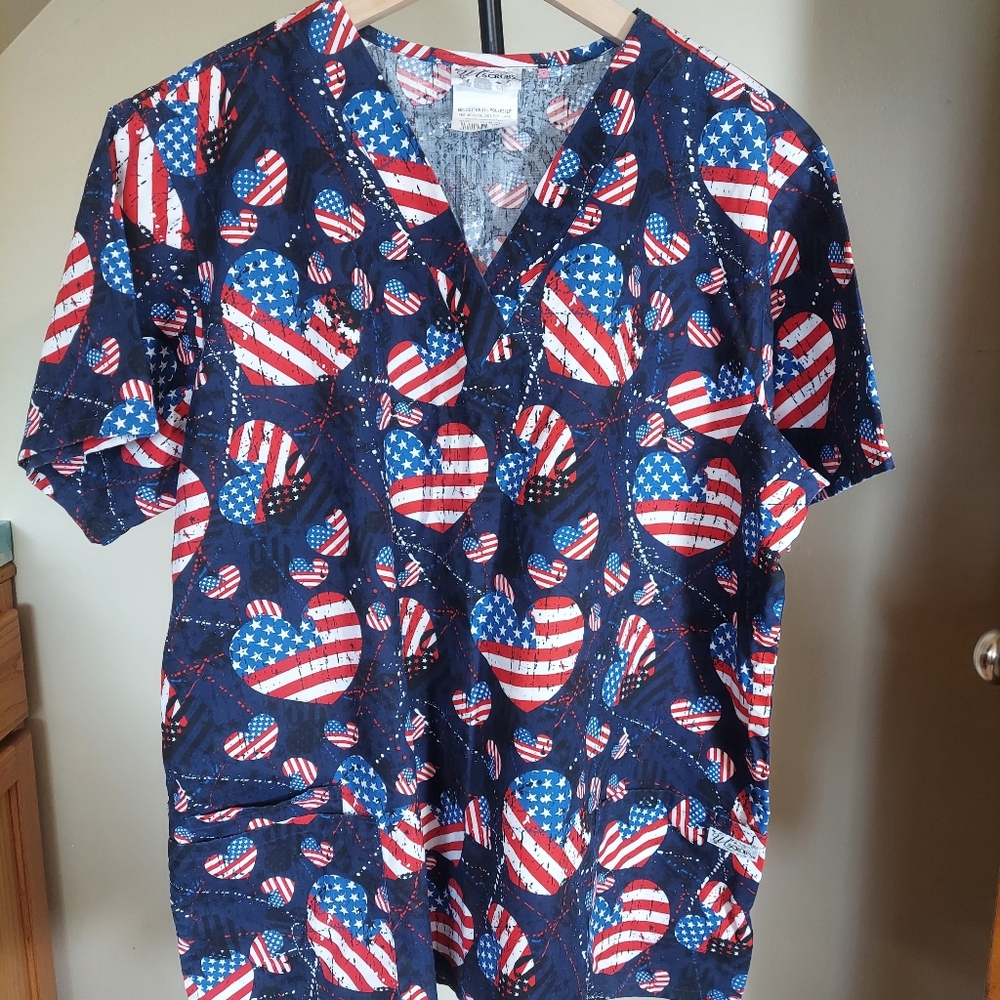 UA Scrubs  Navy Red White Patriotic Heart Print Top 4th Of July Sz XL  USA Flag